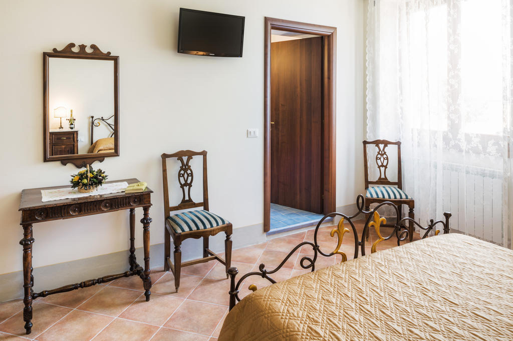 The Monna Lisa Resort Arezzo Room photo